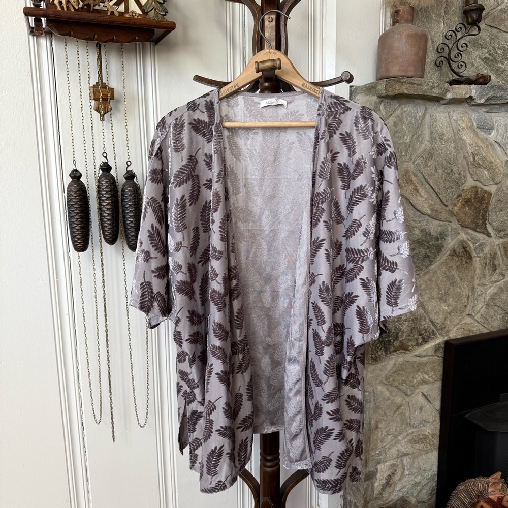 Honey Belle Velvet Burnout Short Kimono Sleeve Duster Medium in Lavender